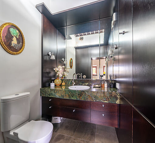 Дом на лесном участке в Бенилюксе