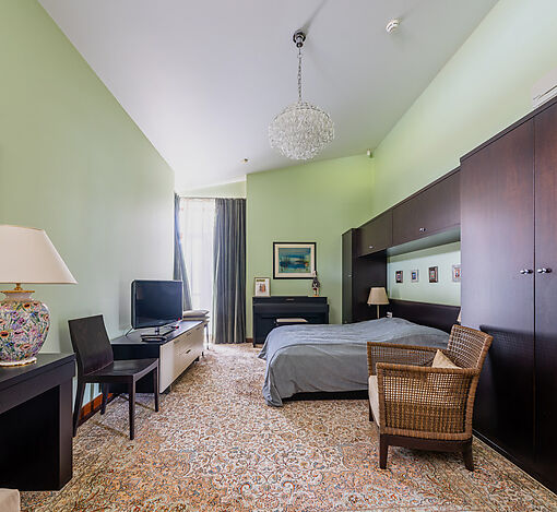 Дом на лесном участке в Бенилюксе