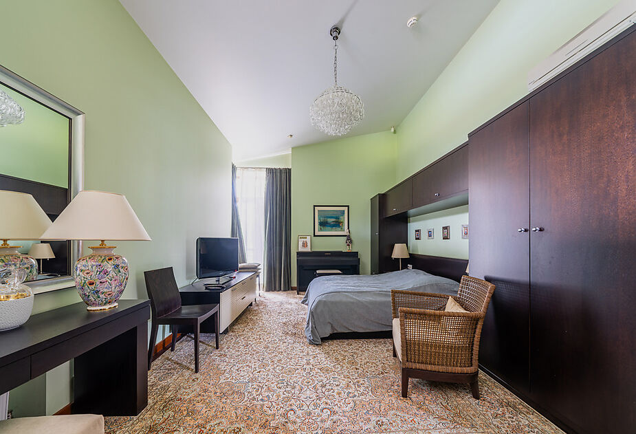 Дом на лесном участке в Бенилюксе