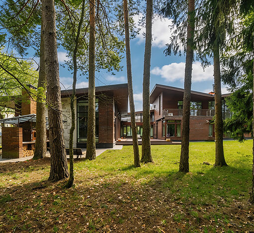 Дом на лесном участке в Бенилюксе