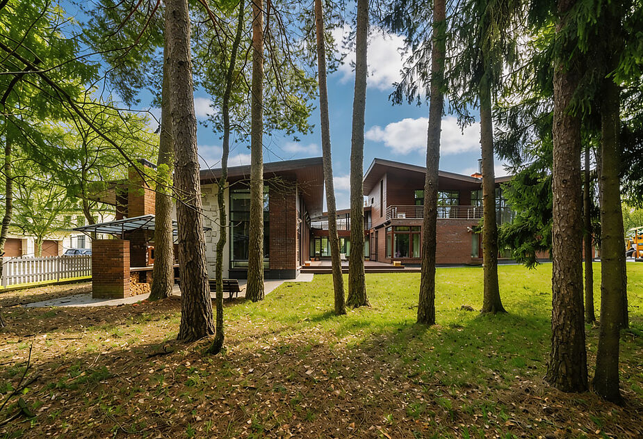 Дом на лесном участке в Бенилюксе