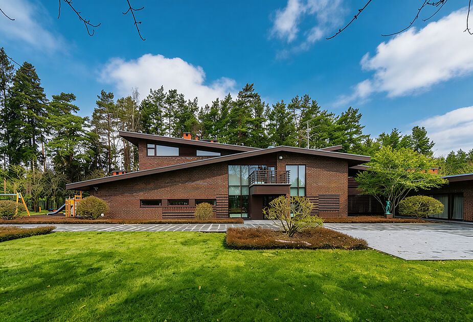 Дом на лесном участке в Бенилюксе