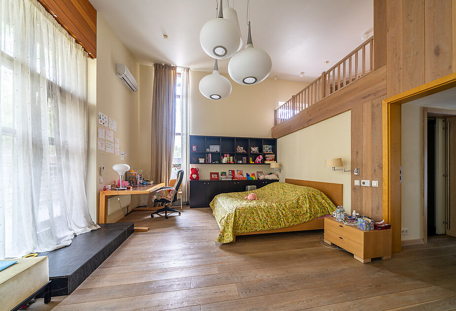 Дом на лесном участке в Бенилюксе