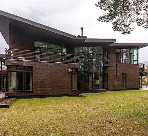 Дом на лесном участке в Бенилюксе