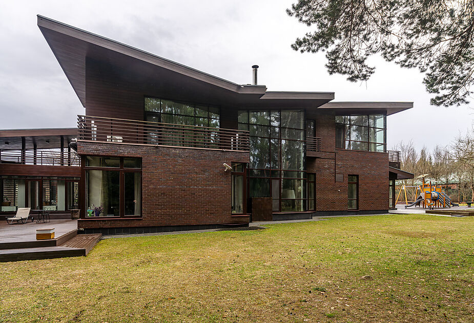 Дом на лесном участке в Бенилюксе