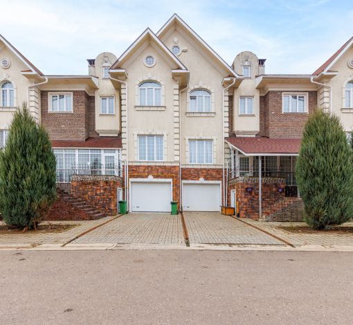 Таунхаус с гаражом в КП Онегино