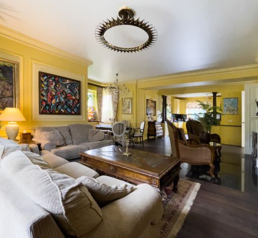 Дом с парком в Поздняково