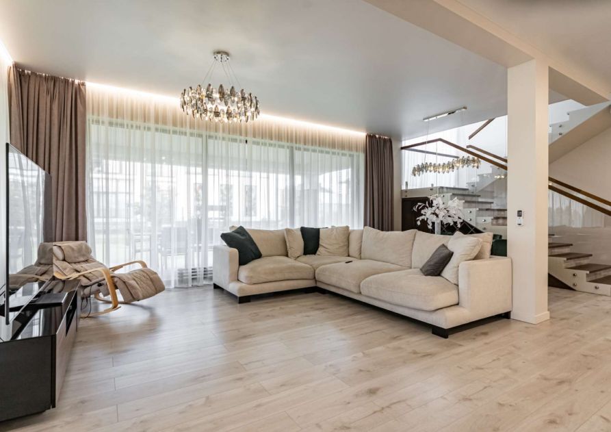 Дом в стиле Райта в Новорижском