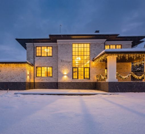 Стильный дом в КП Европа-1