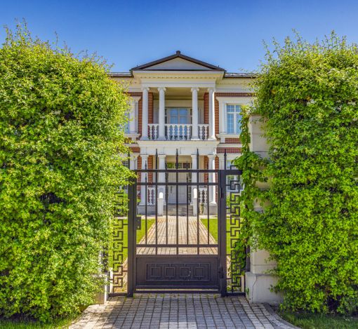 Дом с бассейном в КП ПаркВилл