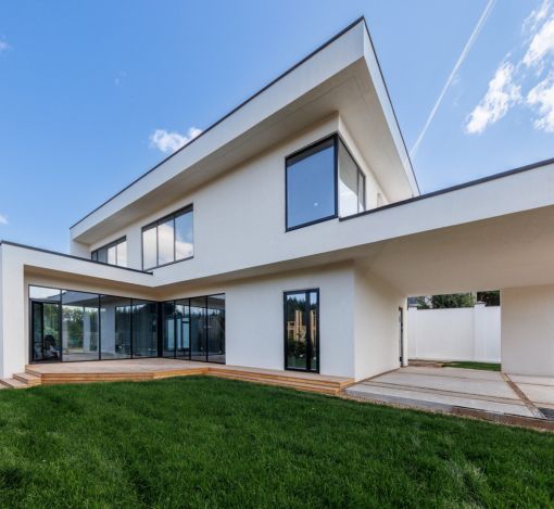 Дом с видом на воду в Славково