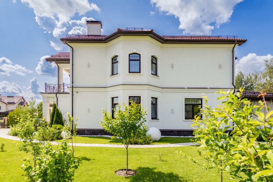 Стильный дом в КП Монтевиль