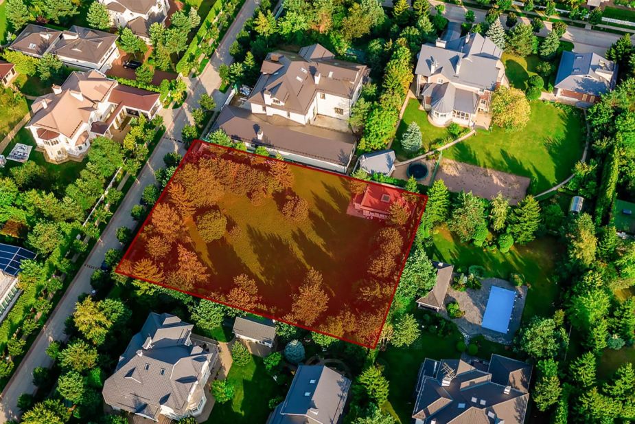 Участок в КП Резиденции Бенилюкс