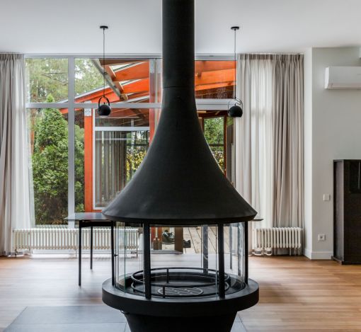 Дом с бассейном в поселке Новинки