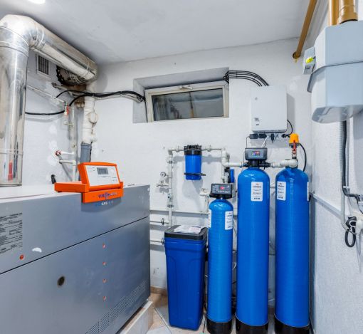 Дом с бассейном в поселке Новинки