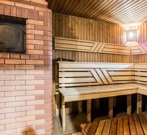 Дом с бассейном в поселке Новинки