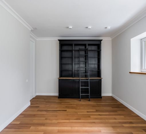 Дом с бассейном в поселке Новинки