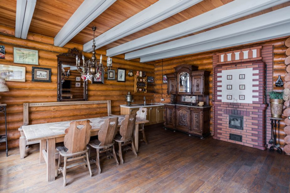 Дом с бассейном в поселке Новинки