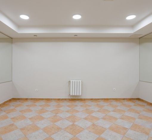 Дом с бассейном в поселке Новинки