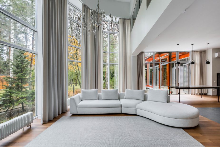 Дом с бассейном в поселке Новинки