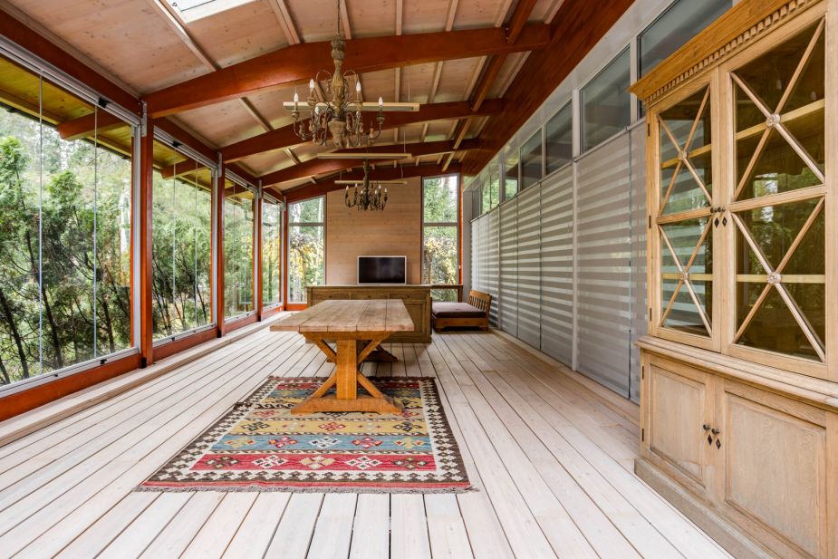 Дом с бассейном в поселке Новинки