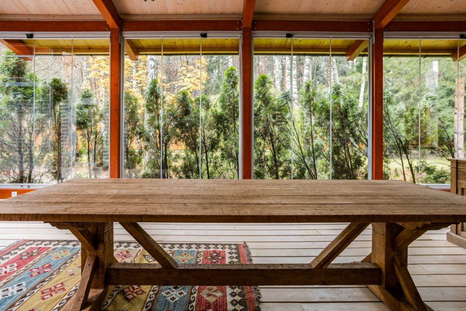 Дом с бассейном в поселке Новинки