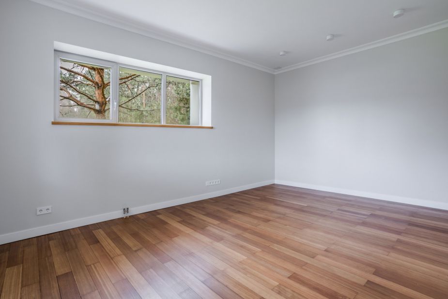 Дом с бассейном в поселке Новинки