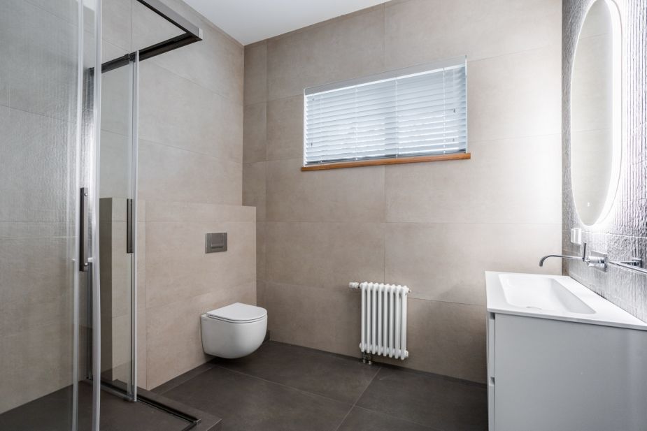 Дом с бассейном в поселке Новинки