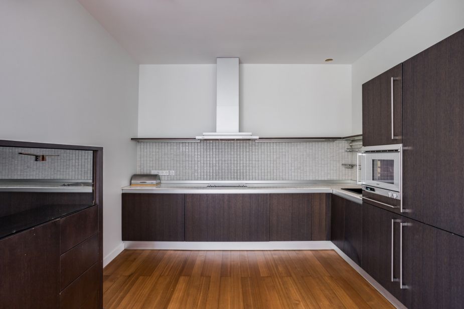 Дом с бассейном в поселке Новинки