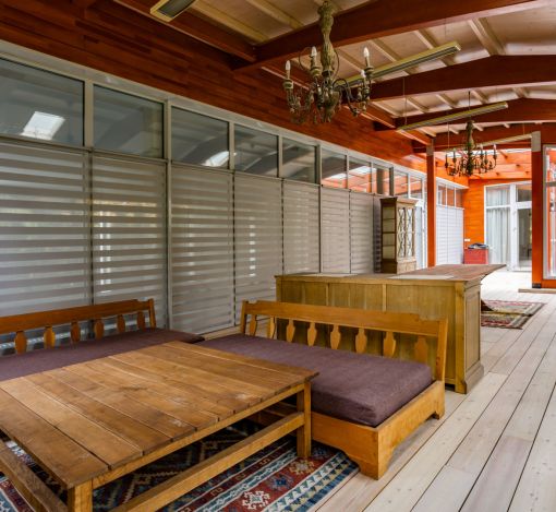 Дом с бассейном в поселке Новинки