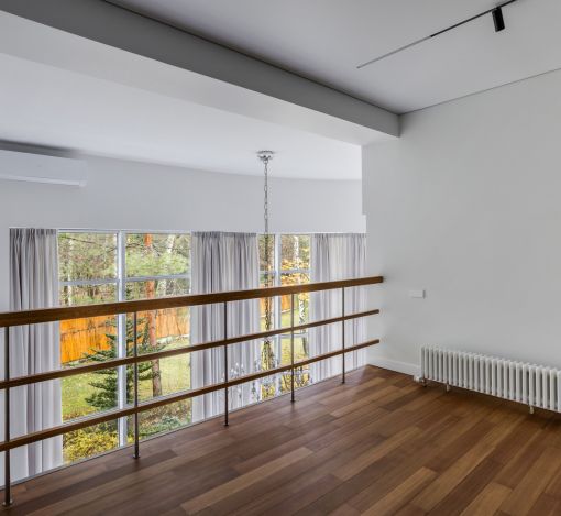 Дом с бассейном в поселке Новинки