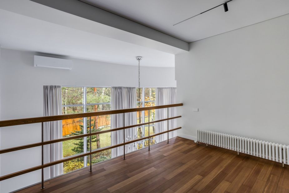 Дом с бассейном в поселке Новинки