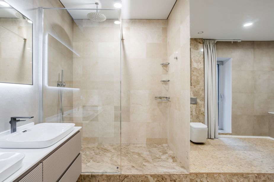 Дом с бассейном в поселке Новинки