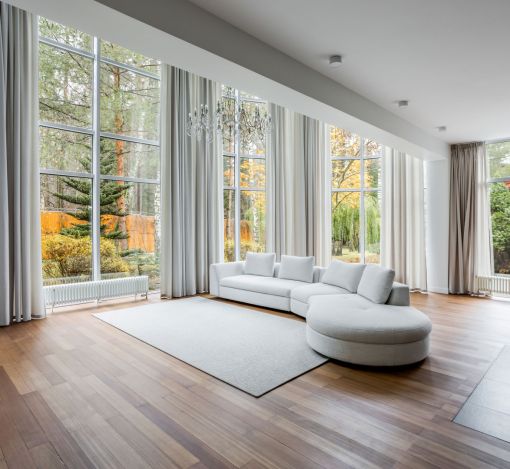 Дом с бассейном в поселке Новинки