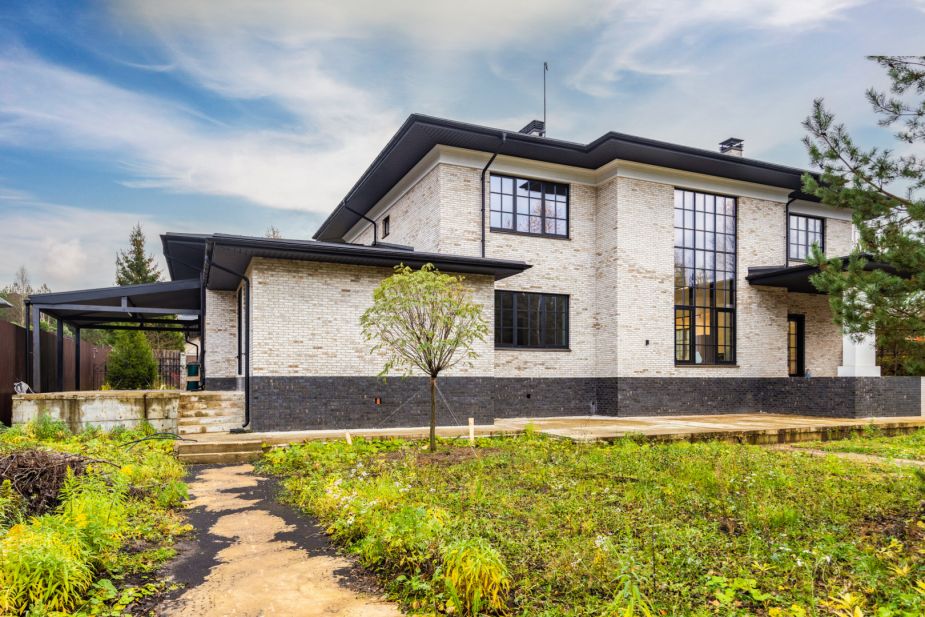 Стильный дом в КП Европа-1