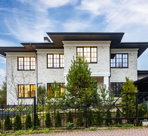 Стильный дом в КП Европа-1