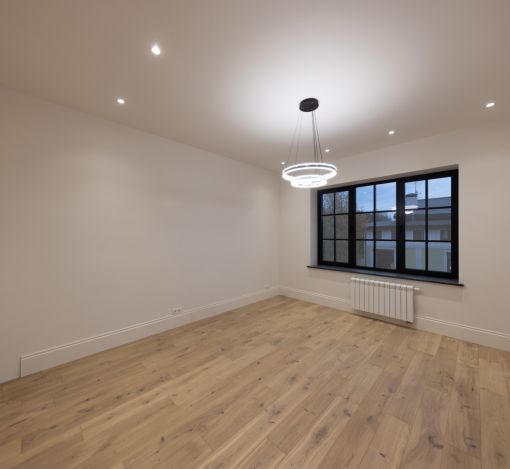 Стильный дом в КП Европа-1