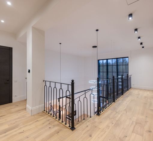 Стильный дом в КП Европа-1