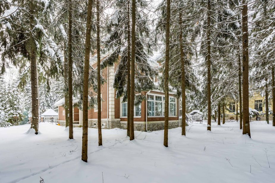 Дом на лесном участке в КП Шервуд