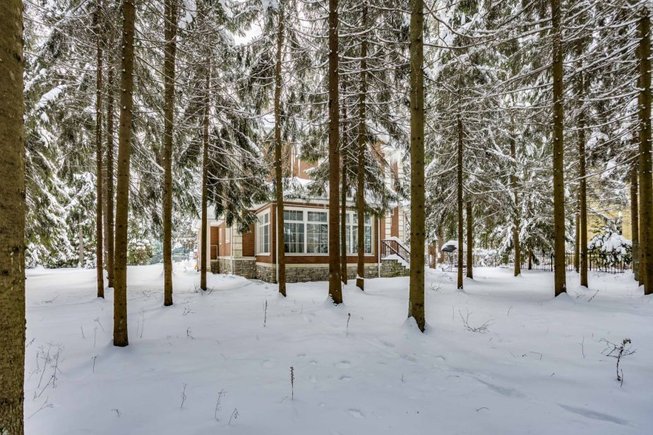 Дом на лесном участке в КП Шервуд