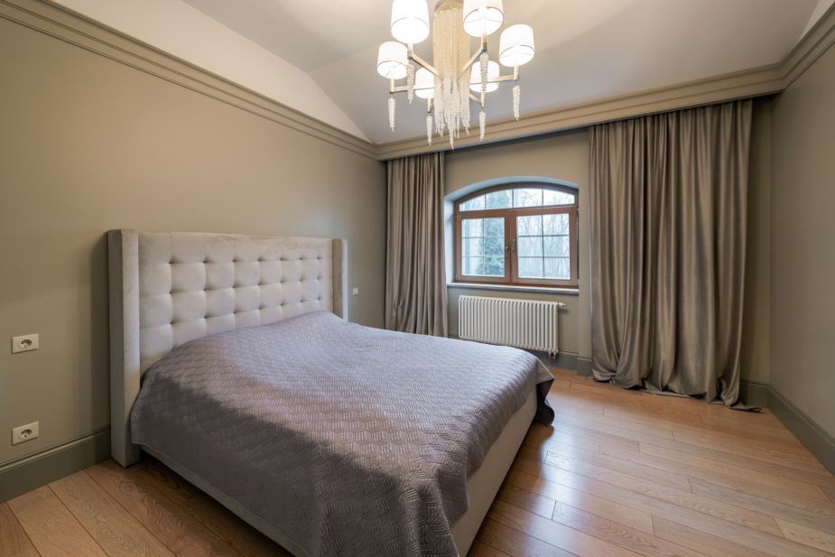 Дом с теннисным кортом в Пламя