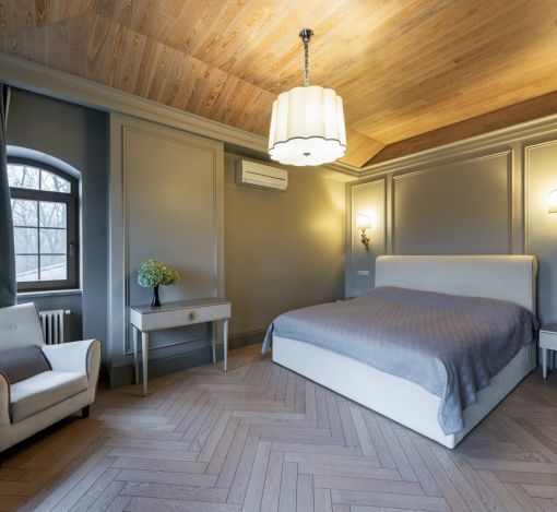 Дом с теннисным кортом в Пламя