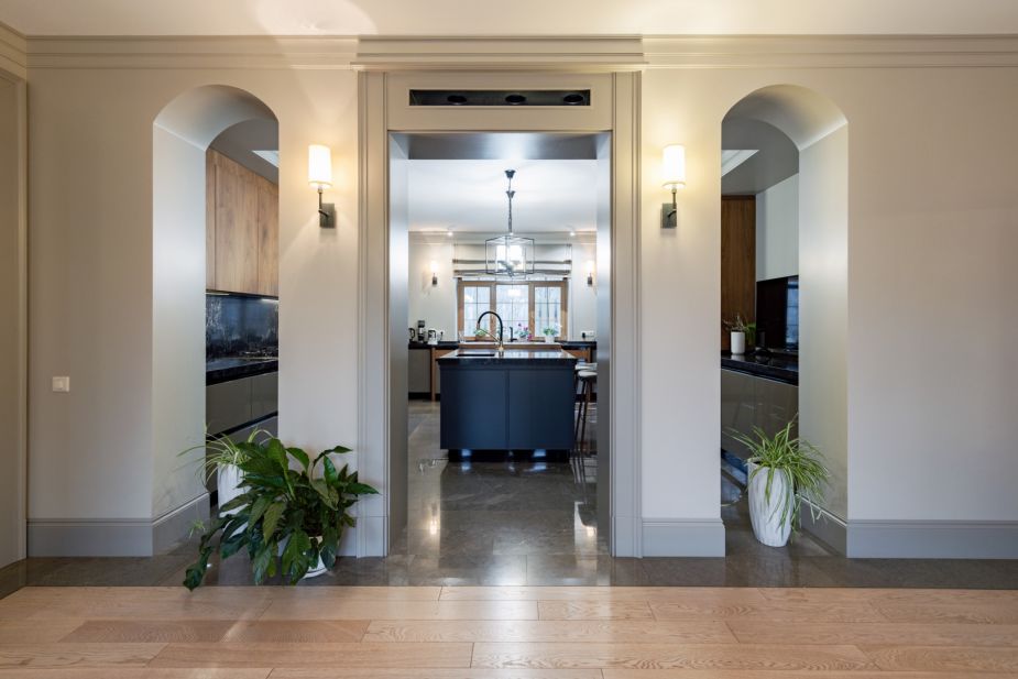 Дом с теннисным кортом в Пламя