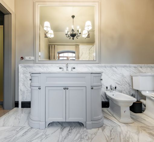 Дом с теннисным кортом в Пламя