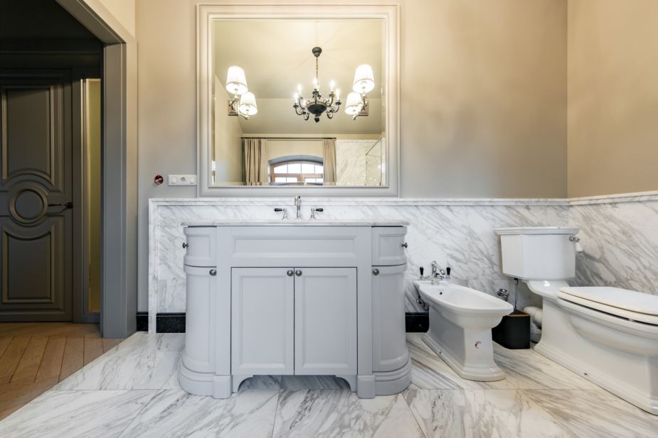 Дом с теннисным кортом в Пламя