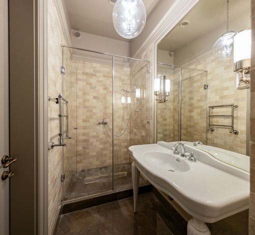 Дом с теннисным кортом в Пламя