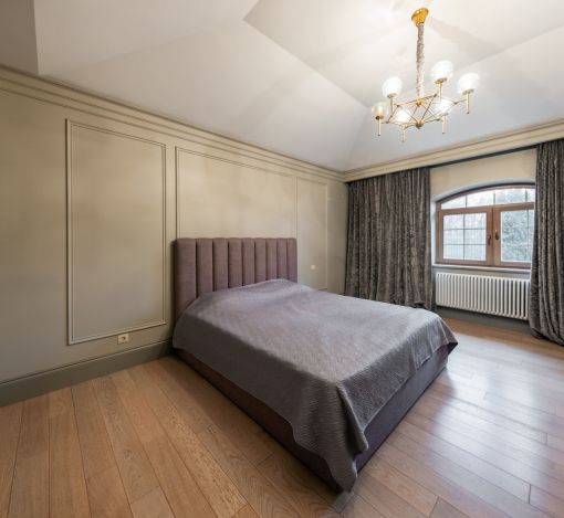 Дом с теннисным кортом в Пламя