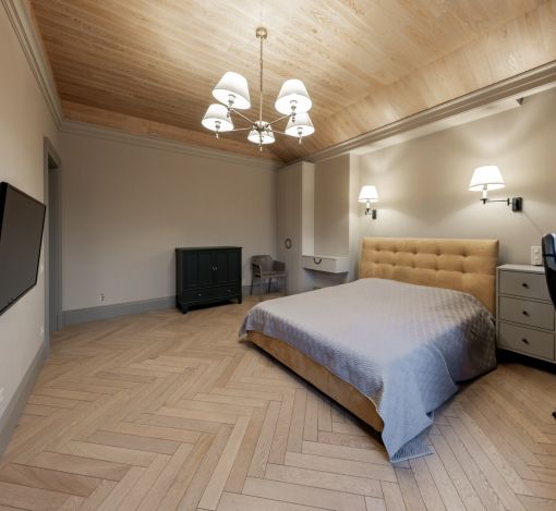 Дом с теннисным кортом в Пламя