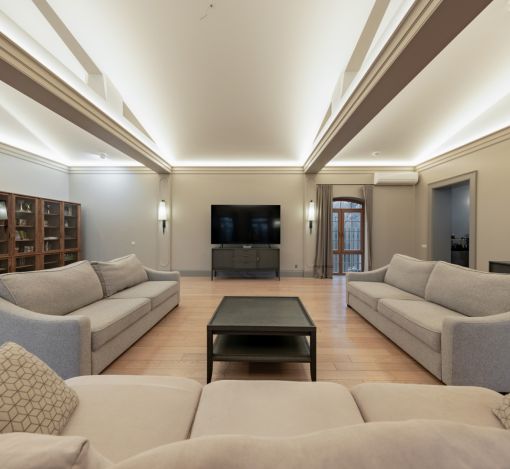 Дом с теннисным кортом в Пламя