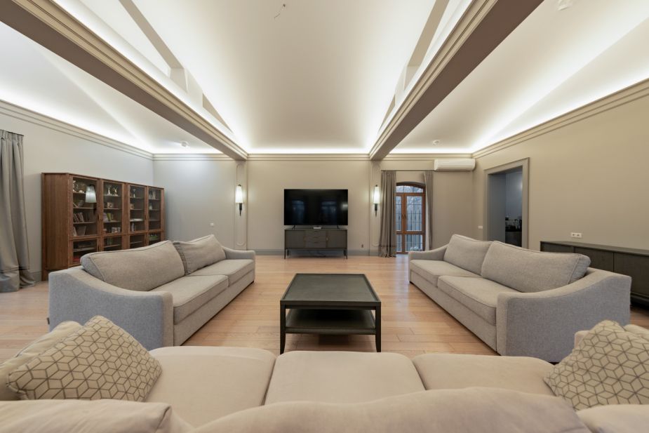 Дом с теннисным кортом в Пламя